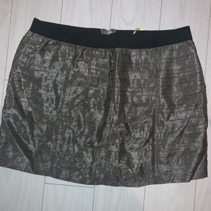 Skirt with elastic waist band